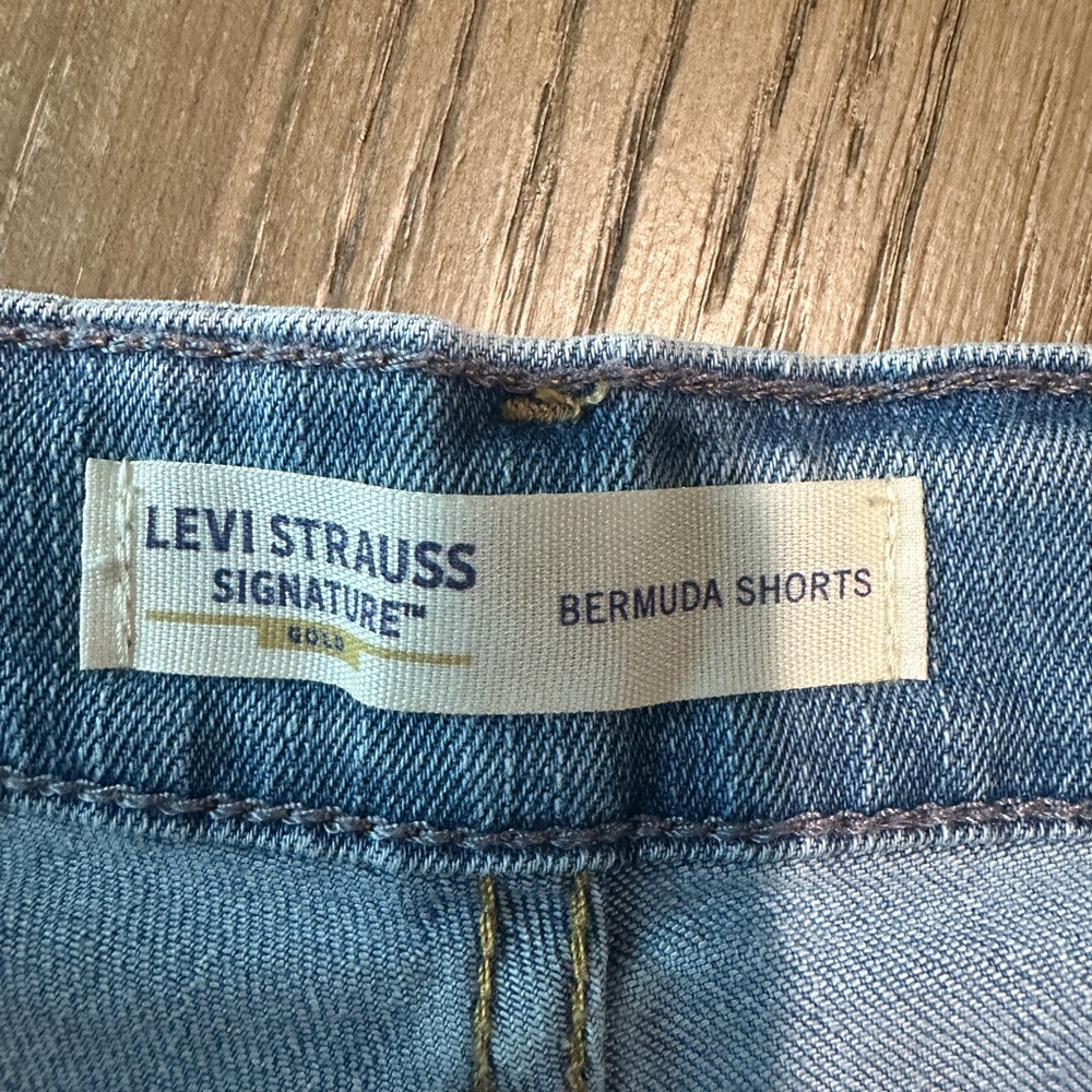 Levi Strauss Signature Gold Women’s Denim Bermuda Shorts Size 2 - Picture 4 of 9
